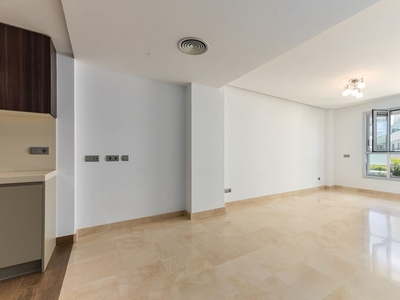 Apartamento en venta en Nueva Alcántara, Marbella, Málaga