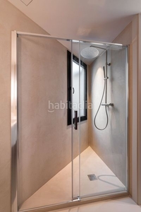Ático con 2 habitaciones amueblado con ascensor, calefacción y aire acondicionado en Barcelona