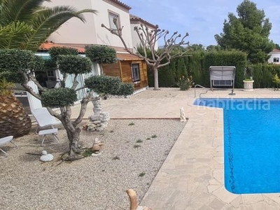 Casa chalet unifamiliar de 200 m2, con parcela de 700 m2 y gran piscina en Ametlla de Mar (L´)