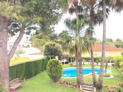 Casa espectacular casa individual con piscina y jardin en roda de bara en Roda de Barà