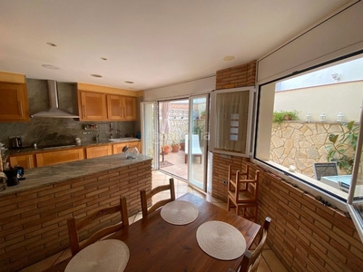 Casa pareada con 4 habitaciones amueblada con parking, calefacción y vistas a la montaña en Sant Feliu de Guíxols