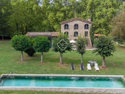 Casa rural de 396m² con 8,000m² de jardín en venta en La Garrotxa