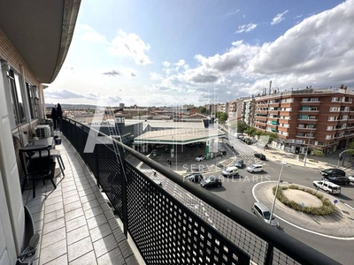 Dúplex ático-dúplex de 4habitaciones, terraza de 50m² y plaza de parquing en Gràcia-centre en Sabadell