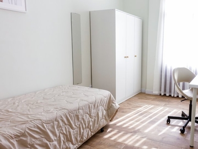 Habitaciones en piso de 3 dormitorios en alquiler en San Ignacio, Bilbao