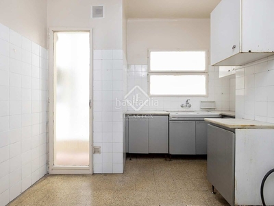Piso de 3 dormitorios con terraza de 6m² en venta en el eixample izquierdo, en Barcelona