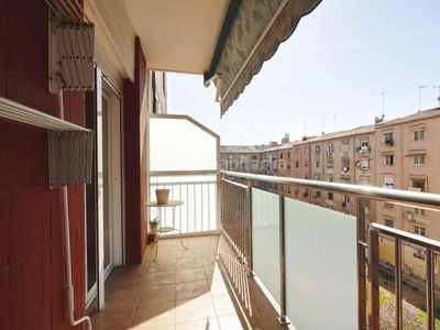 Piso vivienda exterior muy luminosa para actualizar orientado a tres vientos en Barcelona