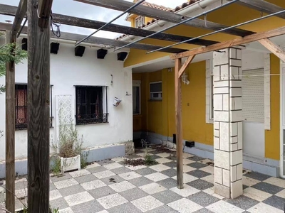 Venta Casa adosada en Carretera de Boecillo Viana de Cega. Buen estado plaza de aparcamiento calefacción central 231 m²