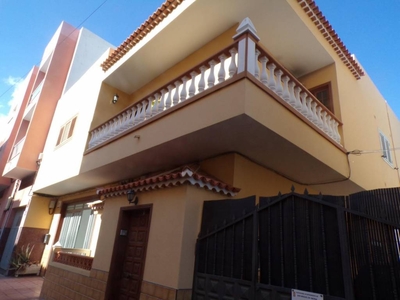 Venta Casa unifamiliar Arona. Con balcón 257 m²