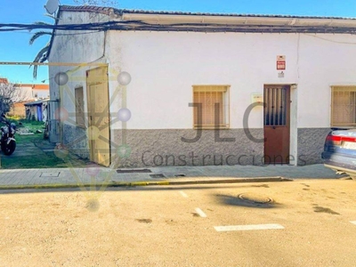 Venta Casa unifamiliar en C Almendralejos 33 Fuente el Saz de Jarama. 120 m²