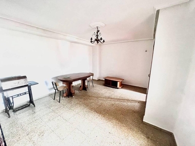 Venta Piso Alaquàs. Piso de tres habitaciones en Calle CID. Buen estado segunda planta con balcón