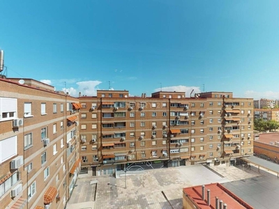 Venta Piso Alcalá de Henares. Piso de cuatro habitaciones Buen estado con terraza