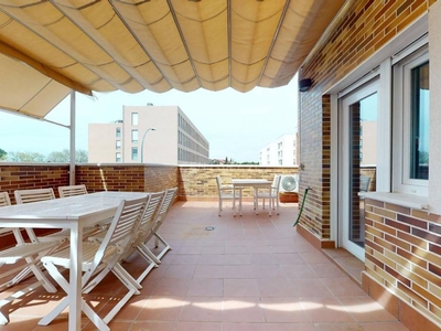 Venta Piso Alcalá de Henares. Piso de tres habitaciones Buen estado con terraza