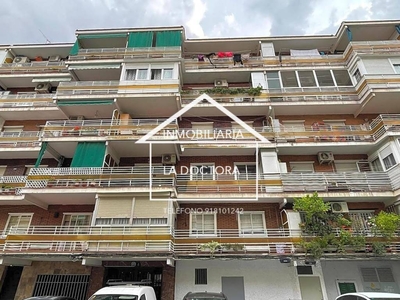 Venta Piso Móstoles. Piso de tres habitaciones en Calle de Bolivia. Segunda planta con terraza