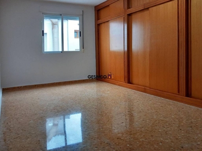 Venta Piso Ontinyent. Piso de cuatro habitaciones Quinta planta con balcón