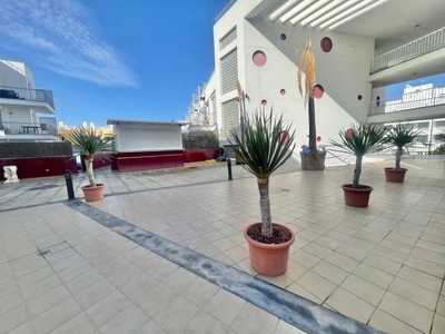 Venta Piso Santiago del Teide. Piso de una habitación en Avenida Marítima Puerto de Santiago 25. Buen estado planta baja plaza de aparcamiento con terraza