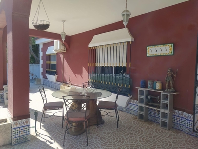 Venta de casa con piscina en Chiclana de la Frontera, Hozanejo