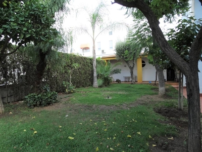 Venta de casa con piscina y terraza en Guadalupe, Huerta Mena, Las Torres (Huelva)
