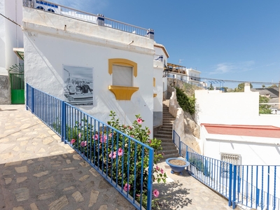 Venta de casa con terraza en Salobreña, LOS ALMENDROS