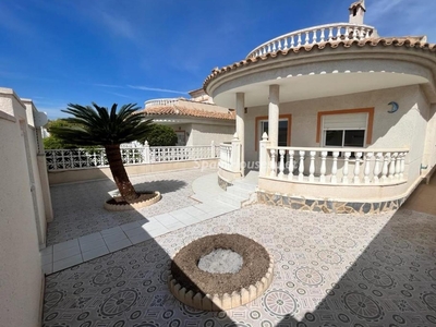 Villa en venta en Benijófar