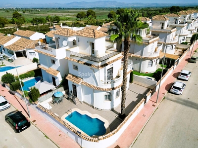 Villa independiente en venta en La Marina, Elche