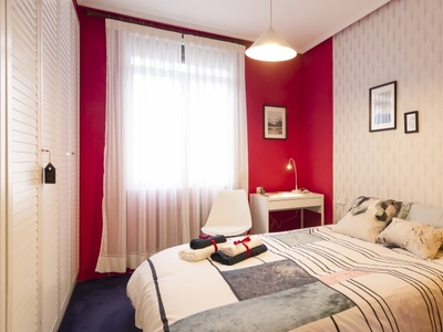Habitación amueblada en casa de 7 dormitorios en Abando, Bilbao