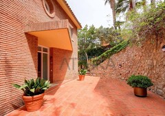 Alquiler casa independiente con jardín privado y piscina en bellamar en Castelldefels