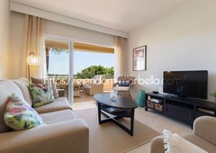 Apartamento fantástico apartamento en primera línea de golf. en Marbella