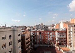 Ático en carrer de sicília 175 ático con 4 habitaciones con ascensor, calefacción, aire acondicionado y vistas a la montaña en Barcelona
