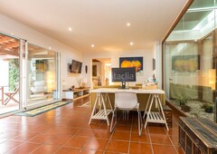Casa pareada con 6 habitaciones con piscina, calefacción, aire acondicionado y jardín en Sant Cugat del Vallès