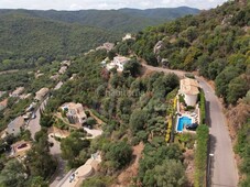 Casa única con piscina y vistas al mar y la montaña en Calonge