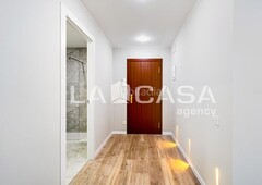 Piso con 3 habitaciones con ascensor y aire acondicionado en Badalona