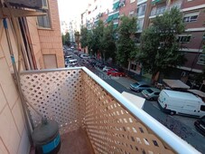 Piso con ascensor situado en la calle rodrigo de pertegas, una de las mejores calles del barrio en Valencia
