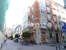 Piso en alquiler en Calle de Daoíz y Velarde en Puertochico por 980 €/mes