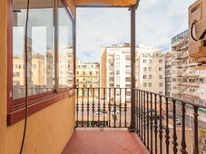 Piso fantástica vivienda a actualizar en consell de cent en Barcelona
