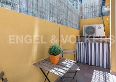 Piso práctico piso con patio soleado en vila de gracia en Barcelona