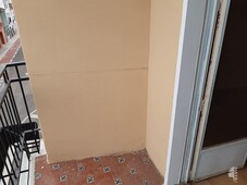 Venta de piso en Villanueva de Castellón de 2 habitaciones con balcón