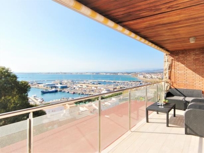Apartamento en la zona del puerto de Roses con impresionantes vistas al mar Venta Roses