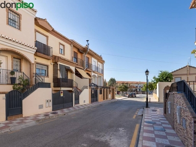 Venta Casa adosada Cúllar Vega. Con balcón 156 m²