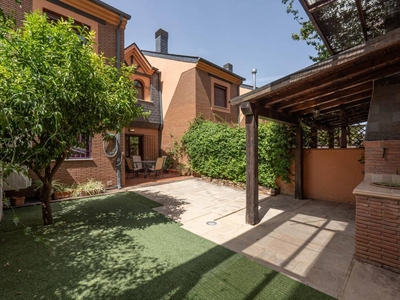 Venta Casa adosada Granada. Con terraza 188 m²