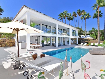 Villa con terreno en venta en la Calle Alcázar' Marbella