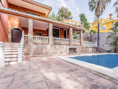 Villa con terreno en venta en la Torrenueva' Mijas