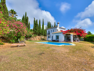 Villa familiar con vistas al mar en venta en Alcaidesa Venta El Zabal Santa Margarita