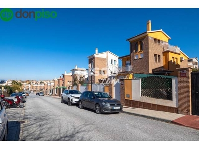 Chalet en venta en Calle Mulhacén