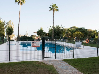 Venta de piso con piscina y terraza en El Pinillo-Recinto ferial-Leala-Saltillo (Torremolinos), El Pinillo
