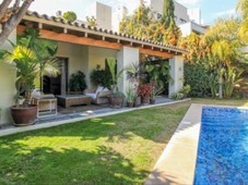 Alquiler Casa pareada en Urbanización Imara Marbella Marbella. Plaza de aparcamiento con terraza 350 m²