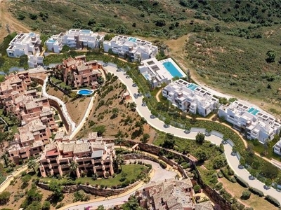 Apartamento con 2 habitaciones con ascensor, parking, piscina, calefacción y aire acondicionado en Marbella