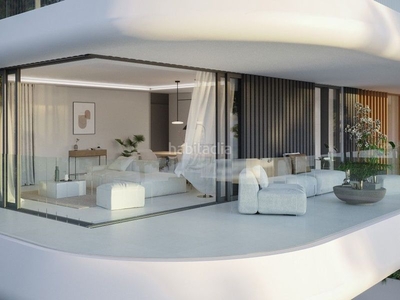 Apartamento con 3 habitaciones con ascensor, parking, piscina, calefacción y aire acondicionado en Estepona