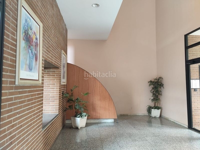 Apartamento con ascensor, piscina y aire acondicionado en Alcorcón