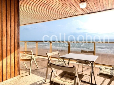 Apartamento fantástico apartamento en primera línea de playa en Gandia
