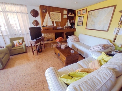 Apartamento piso con vistas al mar y a la piscina en nogalera () en Torremolinos